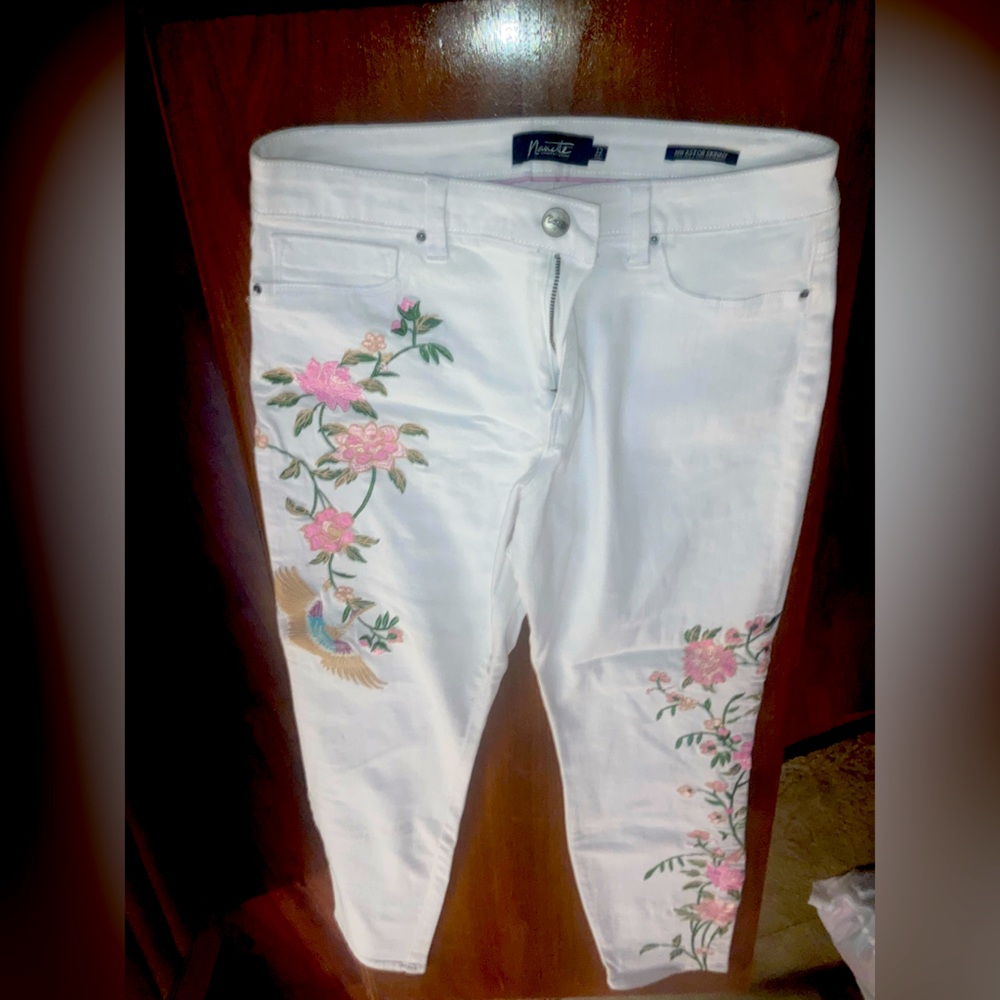 White Nanette lepore embroidered roses jeans size 12